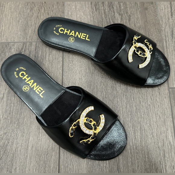 2024 CHANEL BLACK LEATHER SLIDES WITH GOLD CC LOGO. Size 36 - Picture 4 of 14
